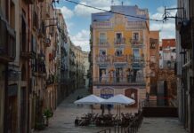 Spain Orders Mandatory Quarantine for Incoming Travellers