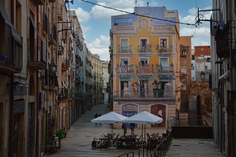 Spain Orders Mandatory Quarantine for Incoming Travellers
